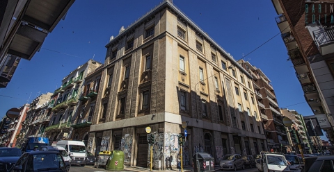 Il palazzo dell'ex Set: l� dove le centraliniste telefoniche mettevano "in contatto" Bari